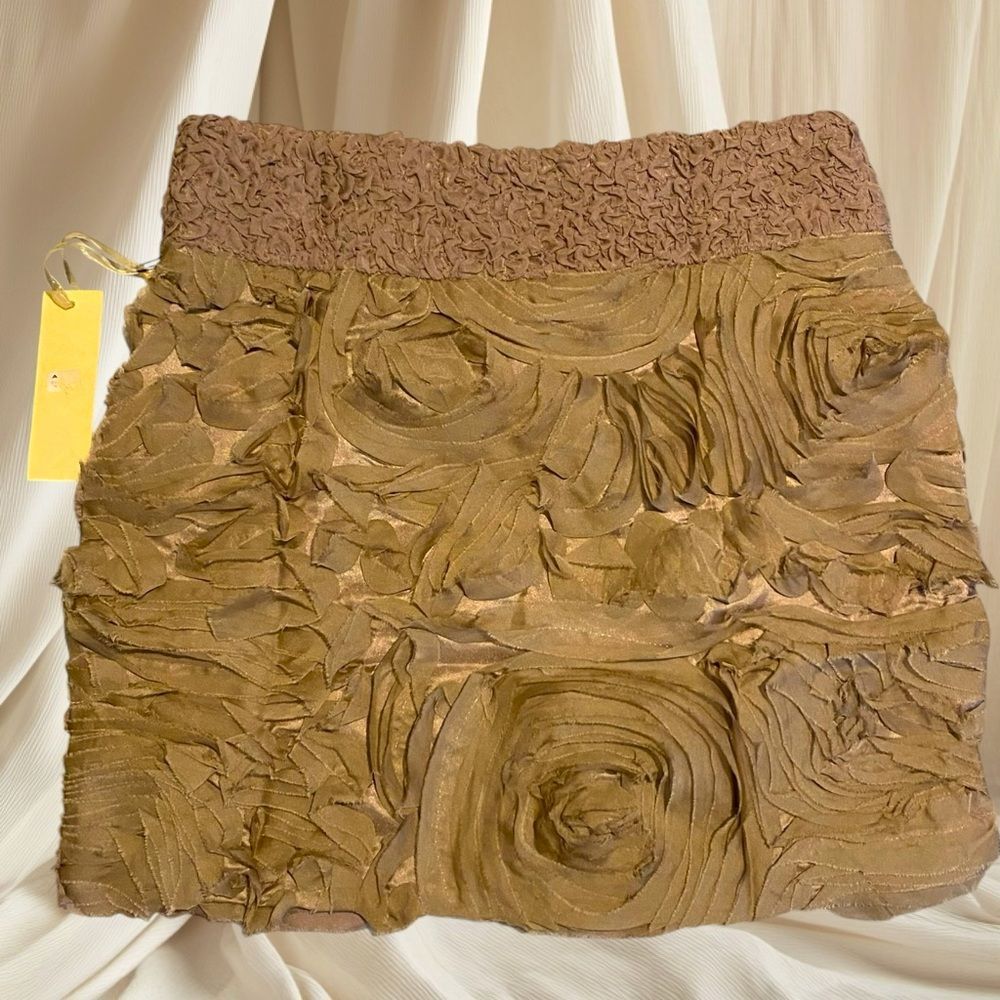 Lucy & Co. 3D Rosette lace mini skirt | Beige rosette ruffle skirt NWT size M - Picture 5 of 7